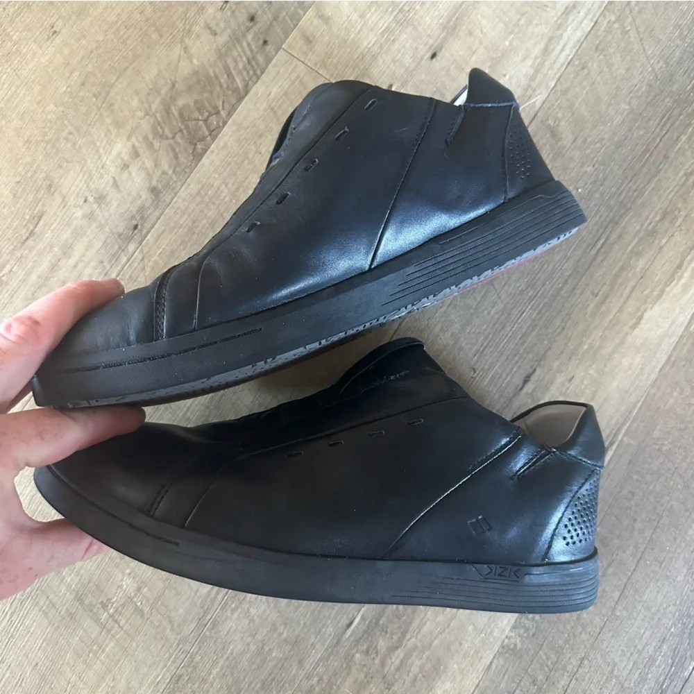Kizik New York Leather Laceless Hands Free Slip on Leather Sneaker